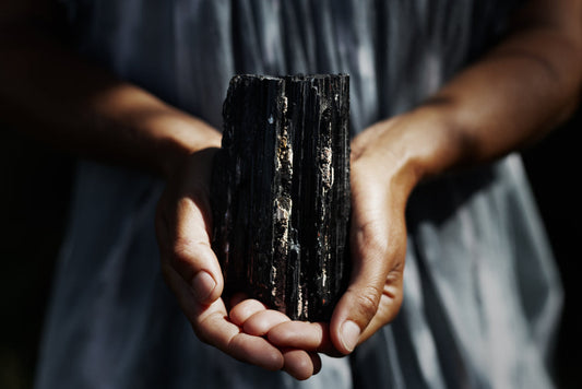 WHAT IS BLACK TOURMALINE? MEANING, HEALING PROPERTIES, USAGES