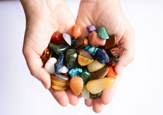 LIST OF 40 ESSENTIAL GEMSTONES & CRYSTALS FOR HEALING & MEDITATION