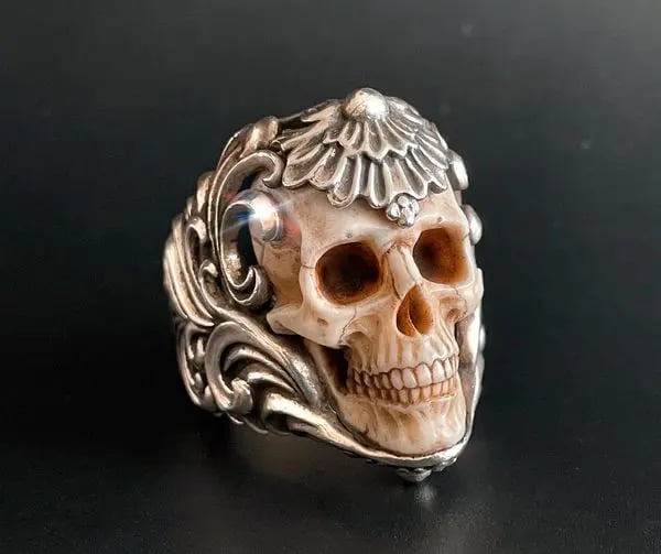 49% de descuento💀Anillo de cráneo de asta de armadura floral de polaco vintage